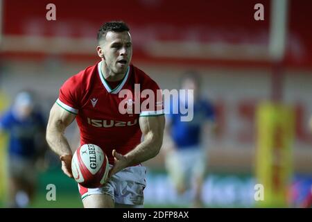 Llanelli, Royaume-Uni. 05e décembre 2020. Gareth Davies du pays de Galles en action. Match de rugby de la coupe de l'automne des Nations, pays de Galles contre Italie au Parc y Scarlets de Llanelli, pays de Galles du Sud, le samedi 5 décembre 2020. Cette image ne peut être utilisée qu'à des fins éditoriales. Usage éditorial seulement, photo par Andrew Orchard/Andrew Orchard sports photographie/Alamy Live News crédit: Andrew Orchard sports photographie/Alamy Live News Banque D'Images