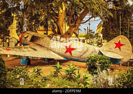 L'ancien avion militaire s'est écrasé dans la jungle. Banque D'Images