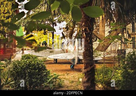 L'ancien avion militaire s'est écrasé dans la jungle. Banque D'Images