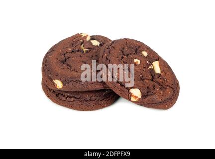 Trois biscuits au chocolat avec des tranches de noix de coco sur fond blanc Banque D'Images