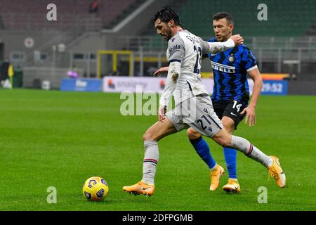 Milan, Italie. 05e décembre 2020. Roberto Soriano (21) de Bologne vu dans la série UN match entre l'Inter Milan et Bologne à San Siro à Milan. (Crédit photo : Gonzales photo/Alamy Live News Banque D'Images