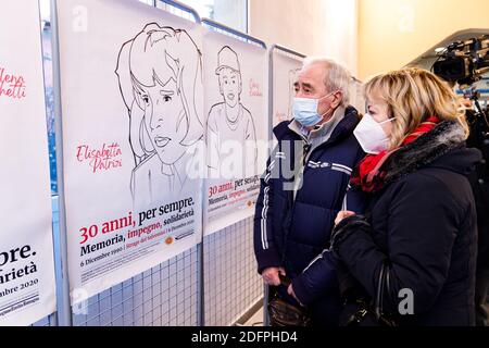 Casalecchio di Reno, Italie. 06e décembre 2020. Commémoration du 30e anniversaire du massacre de Salvemini avec la présence des parents des victimes, à Casalecchio di Reno, Bologne, Italie le 06 décembre 2020 le 6 décembre 1990, un avion militaire MB-326 de l'Armée de l'Air italienne s'est écrasé dans un bâtiment scolaire à Casalecchio di Reno, Près de Bologne, douze étudiants sont tués et 88 autres étudiants et employés blessés. Crédit: Massimiliano Donati/Alay Live News Banque D'Images