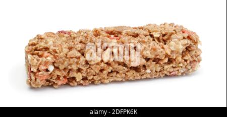 Bar muesli avec fraises isolées sur blanc. Vue latérale. Banque D'Images