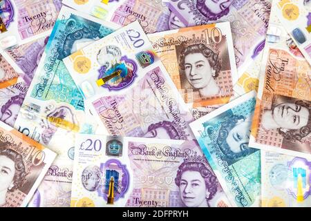 Nouvelles notes de polymère de livre britannique dispersées Banque D'Images
