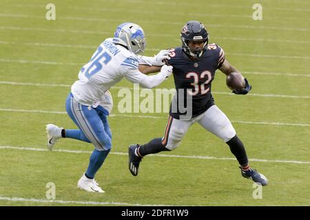 Chicago, États-Unis. 06e décembre 2020. Les Chicago Bears reviennent David Montgomery (32) gagne quelques verges contre les Detroit Lions au cours du premier trimestre à Soldier Field à Chicago le dimanche 6 décembre 2020. Photo par Mark Black/UPI crédit: UPI/Alay Live News Banque D'Images