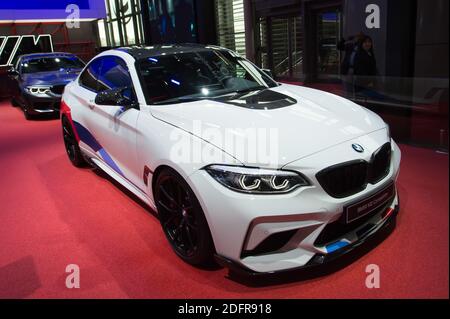 Concours BMW M2 lors du salon de l'automobile de Paris 2018, connu sous le nom de mondial de l'automobile, qui s'est tenu au parc des expositions de la porte de Versailles à Paris, en France, le 2 octobre 2018. Photo de Nicolas Genin/ABACAPRESS.COM Banque D'Images