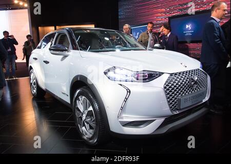 DS 3 nouveau Crossback E-tense lors du salon de l'automobile de Paris 2018, connu sous le nom de mondial de l'automobile, qui s'est tenu au parc des expositions de la porte de Versailles à Paris, en France, le 2 octobre 2018. Photo de Nicolas Genin/ABACAPRESS.COM Banque D'Images