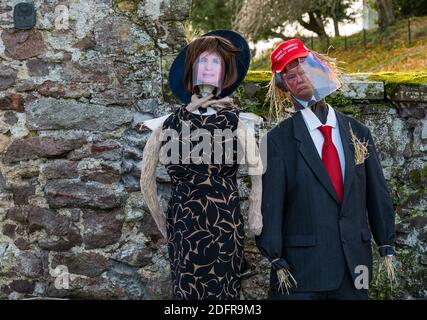 Donald et Melania Trump, les épouvantails, Dirleton, East Lothian, Écosse, Royaume-Uni Banque D'Images