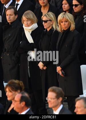 Charles Aznavour, membres de sa famille, dont sa veuve Ulla, sa fille Seda, ses fils Nicolas et Mischa, et Brigitte Macron lors de la cérémonie nationale d'hommage au chanteur franco-arménien Charles Aznavour, l'une des plus célèbres stars de France, Décédé à l'âge de 94 ans, dans la cour de l'Hôtel National des Invalides à Paris, France, le 5 octobre 2018. Photo de Christian Liewig/ABACAPRESS.COM Banque D'Images