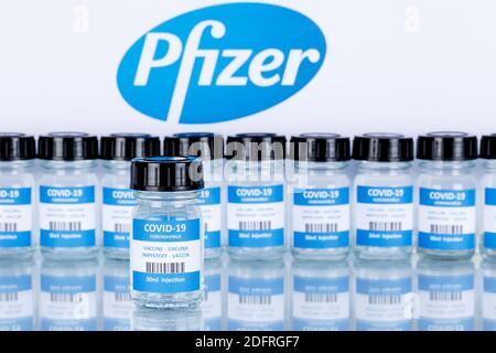 Pfizer coronavirus Vaccine Corona virus COVID-19 flacons de vaccins Covid Banque D'Images