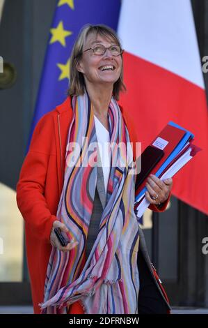 La ministre française de la Culture, Françoise Nyssen, quitte la réunion hebdomadaire du cabinet à l'Elysée Palace à Paris, en France, le 10 octobre 2018. Photo de Christian Liewig/ABACAPRESS.COM Banque D'Images