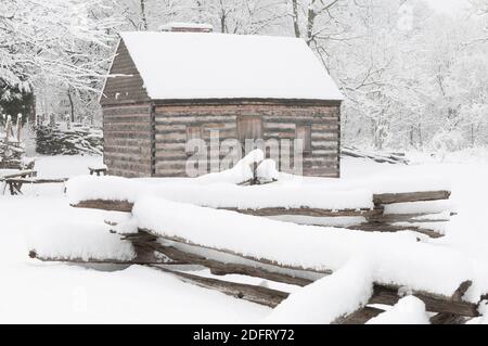 Les logements des esclaves de la plantation Sully sont couverts de neige. Banque D'Images