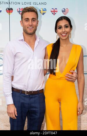 Josh Moss et Amelia Marni, d'Australie, assistent à la séance photo « Love Island » dans le cadre du MIPCOM 2018 le 15 octobre 2018 à Cannes, en France. Photo de Marco Piovanotto/ABACAPRESS.COM Banque D'Images