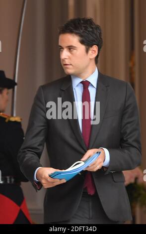 Nouvellement nommé sous-ministre français rattaché au ministère de l'Education nationale Gabriel Attal part après une réunion hebdomadaire du cabinet à l'Elysée Palace à Paris, France, le 17 octobre 2018. Photo de Christian Liewig/ABACAPRESS.COM Banque D'Images