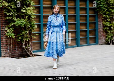 Street style, Chloe King arrivant à Tatuna Nikolaishvili printemps été 2019 prêt-à-porter spectacle, tenu à la Mercedes Benz Fashion week Tbilissi, Géorgie, le 1er novembre 2018. Photo de Marie-Paola Bertrand-Hillion/ABACAPRESS.COM Banque D'Images