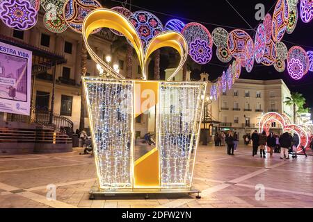 Huelva, Espagne - 5 décembre 2020 : décoration de Noël au centre de la ville de Huelva, Andalousie, Espagne Banque D'Images