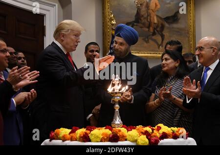 LE président AMÉRICAIN Donald Trump participe à l'éclairage cérémonial Diwali de la Diya dans la salle Roosevelt de la Maison Blanche à Washington, DC, le 13 novembre 2018.photo par Olivier Douliery/ABACAPRESS.COM Banque D'Images