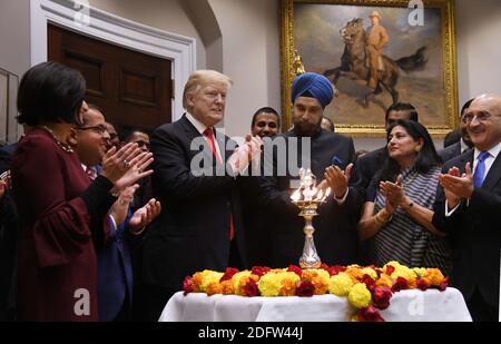 LE président AMÉRICAIN Donald Trump participe à l'éclairage cérémonial Diwali de la Diya dans la salle Roosevelt de la Maison Blanche à Washington, DC, le 13 novembre 2018.photo par Olivier Douliery/ABACAPRESS.COM Banque D'Images