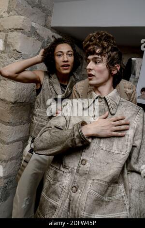 Modèles en coulisses pendant la collection John Galliano Printemps/été 2019 pendant la semaine de la mode de Paris le 2 octobre 2018 à Paris, France. Photo de Gil-Gonzalez/ABACAPRESS.COM Banque D'Images