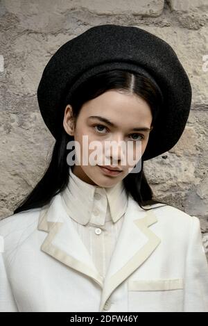 Modèles en coulisses pendant la collection John Galliano Printemps/été 2019 pendant la semaine de la mode de Paris le 2 octobre 2018 à Paris, France. Photo de Gil-Gonzalez/ABACAPRESS.COM Banque D'Images