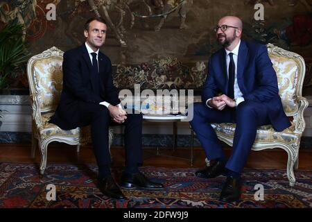 Le Premier ministre Charles Michel et sa femme accueillent le président français Emmanuel Macron et sa femme Brigitte Macron au Palais d'Egmont à Bruxelles, Belgique, le 19 novembre 2018. Photo de Stéphane Lemouton/ Pool/ABACAPRESS.COM Banque D'Images