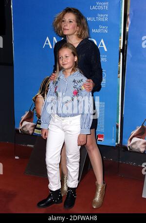 Isaure Multrier et Ophelia Kolb assistent à la première de l'Amanda à Paris, France, le 19 novembre 2018. Photo d'Alain Apaydin/ABACAPRESS.COM Banque D'Images