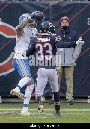 Chicago, États-Unis. 06e décembre 2020. Marvin Jones, grand receveur des Detroit Lions (11), a obtenu un toucher de touche au quatrième trimestre sur une passe du quarter back Matthew Stafford (9) contre les Chicago Bears au Soldier Field à Chicago le dimanche 6 décembre 2020. Les Detroit Lions ont battu les Chicago Bears de 34 à 30. Photo par Mark Black/UPI crédit: UPI/Alay Live News Banque D'Images