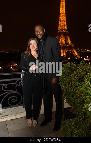 Charlotte Lembach et Florent Pietrus, joueur de basket-ball, à l'événement caritatif de collecte de fonds de l'association Play International à l'hôtel Shangri-la, Paris, France, le 21 novembre 2018. Photo de Daniel Derajinski/ABACAPRESS.COM Banque D'Images