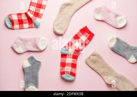 Chaussettes chaudes sur fond clair Banque D'Images