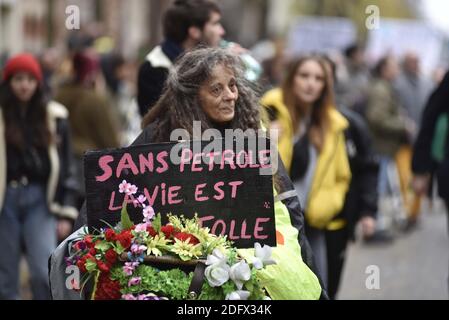 Les militants et manifestants français de l'environnement participent à une marche pour le climat le 8 décembre 2018 à Paris, en France. Photo de Patrice Pierrot/avenir Pictures/ABACAPRESS.COM Banque D'Images