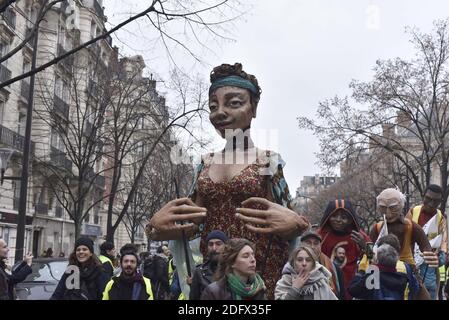 Les militants et manifestants français de l'environnement participent à une marche pour le climat le 8 décembre 2018 à Paris, en France. Photo de Patrice Pierrot/avenir Pictures/ABACAPRESS.COM Banque D'Images