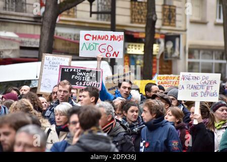 Les militants et manifestants français de l'environnement participent à une marche pour le climat le 8 décembre 2018 à Paris, en France. Photo de Patrice Pierrot/avenir Pictures/ABACAPRESS.COM Banque D'Images