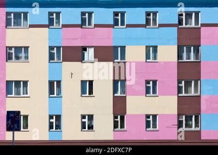 Bâtiments peintes de couleurs vives, Anadyr, de l'Armée de terre française Banque D'Images