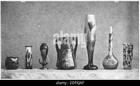 Divers cristaux et maiolica vases. Illustration du 19e siècle. Allemagne. Arrière-plan blanc. Banque D'Images