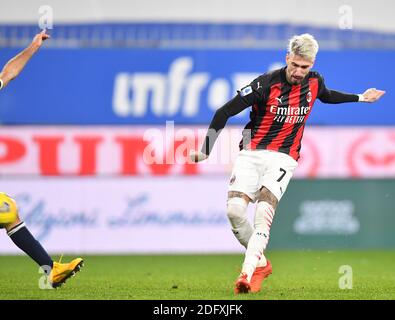 Genova, Italie. 6 décembre 2020. Samuel Castillejo, d'AC Milan, marque son but lors d'un match de football entre Sampdoria et AC Milan à Genova, en Italie, le 6 décembre 2020. Crédit: Alberto Lingria/Xinhua/Alay Live News Banque D'Images