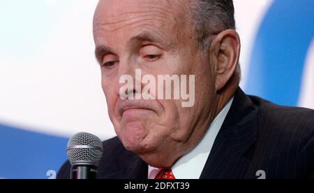 Photo du dossier datée du 9 septembre 2016, l'ancien maire de New York Rudy Giuliani parle au 11e Sommet annuel des électeurs de valeurs, à Washington, DC, États-Unis. Rudy Giuliani, l'avocat personnel du président Donald Trump, a fait ses preuves pour Covid-19, a annoncé dimanche Trump. 'Allez bientôt s'améliorer Rudy, nous allons continuer !!!' Trump a écrit sur Twitter. Photo par Olivier Douliery/ABACAPRESS.COM Banque D'Images
