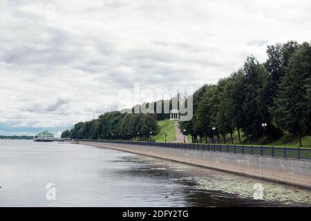 Pavillon du Gouverneur (Pavillon de l'Amour) Sur le remblai de Volzhskaya à Yaroslavl Banque D'Images