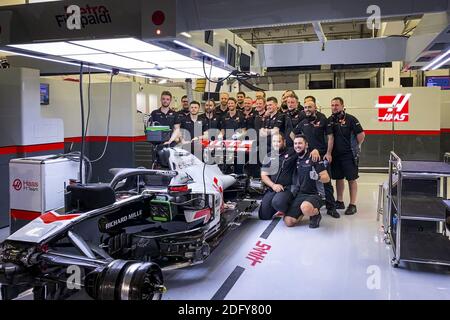 GROSJEAN Romain (FRA), Haas F1 Team VF-20 Ferrari, disant Au revoir à tous les mécaniciens de l'écurie dans le garage pendant la Formule 1 RO / LM Banque D'Images