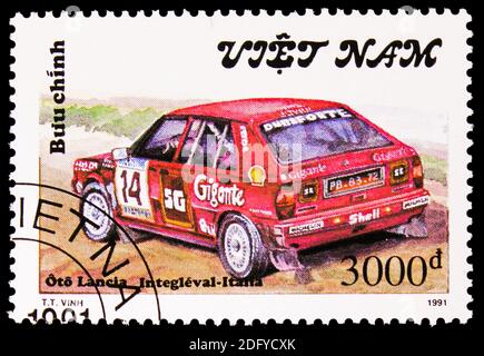 MOSCOU, RUSSIE - 28 AOÛT 2020: Timbre-poste imprimé au Vietnam montre Lancia Integleval - Italie, Rally cars série, vers 1991 Banque D'Images