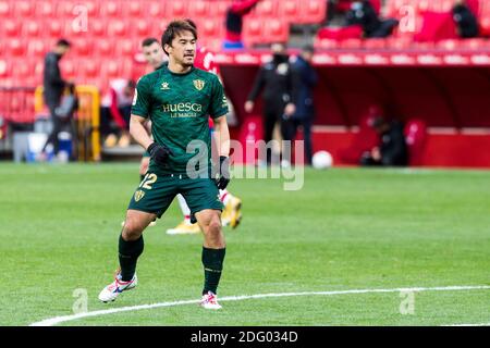 Shinji Okazaki de Huesca pendant le championnat d'Espagne la Liga Match de football entre Granada CF et SD Huesca en décembre / LM Banque D'Images