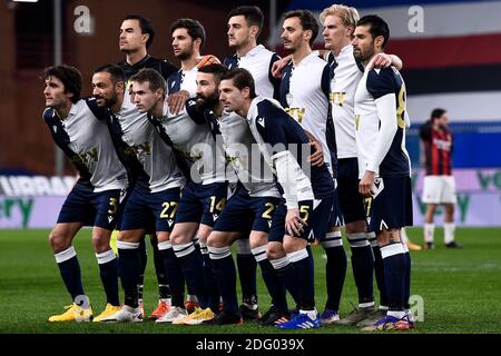 GÊNES, ITALIE - 06 décembre 2020: Les joueurs de UC Sampdoria portant un maillot de célébrative inspiré par le club de football SG Andrea Doria posent pour une photo d'équipe avant la série UN match de football entre UC Sampdoria et AC Milan. AC Milan a gagné 2-1 sur UC Sampdoria. (Photo de Nicolò Campo/Sipa USA) Banque D'Images