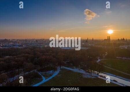 Paysage urbain au coucher du soleil à Munich, Allemagne Banque D'Images