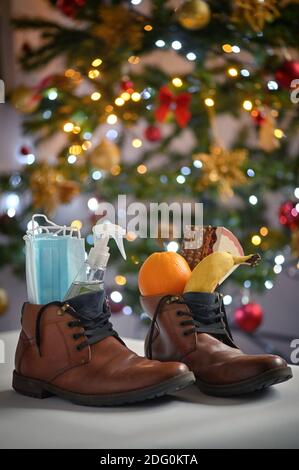 2020 cadeaux de Noël pour les chaussures St Nicholas Banque D'Images