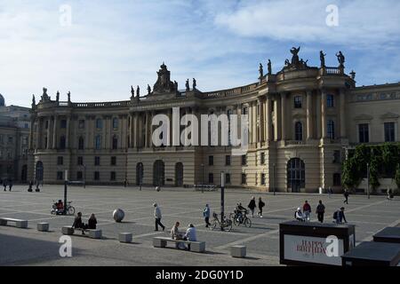 Berlin, Allemagne. 03ème octobre 2020. Vue sur Bebelplatz, Unter den Linden dans le quartier berlinois de Mitte, la place, située dans le quartier historique de Dorotheenstadt, forme le centre du Forum Fridericianum.designed par le roi Frederick II lui-même, pris le 03.10.2020. Crédit: Manfred Krause crédit: Manfred Krause/dpa-Zentralbild/ZB/dpa/Alay Live News Banque D'Images