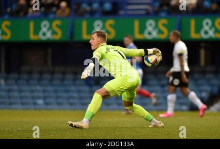 Craig MacGillivray de Portsmouth pendant le Sky Bet EFL League un match entre Portsmouth et Peterborough United à Fratton Park , Portsmouth , Royaume-Uni - 5 décembre 2020 - usage éditorial seulement. Pas de merchandising. Pour les images de football, les restrictions FA et Premier League s'appliquent inc. Aucune utilisation Internet/mobile sans licence FAPL - pour plus de détails, contactez football Dataco Banque D'Images