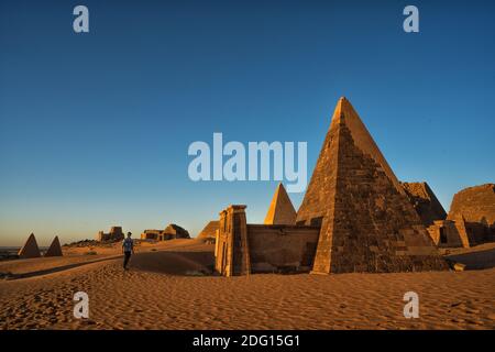 Pyramides de Meroe du lever du soleil Banque D'Images