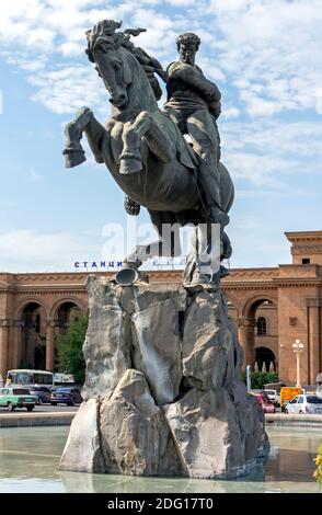 EREVAN, ARMÉNIE - SEPTEMBRE 29,2017:la statue de Sasuntsi Davit (David de Sassoun) à Erevan, Arménie.le héros principal de la célèbre epos arménienne 'sasna Tsre Banque D'Images