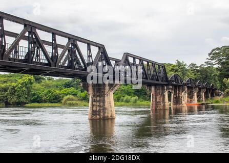 Pont de la rivière Kwai à Kanchanaburi Thaïlande Asie Banque D'Images