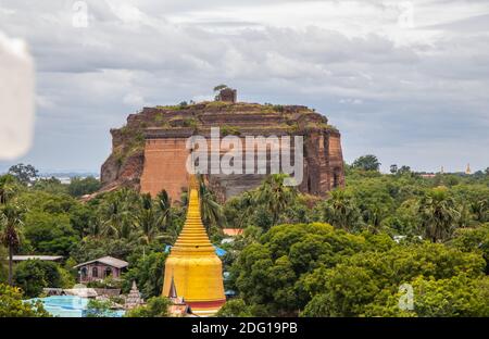 Mantara Gyi-Pagode ou Pagode Mingun à Mingun près de Mandalay Myanmar Birmanie Asie Banque D'Images