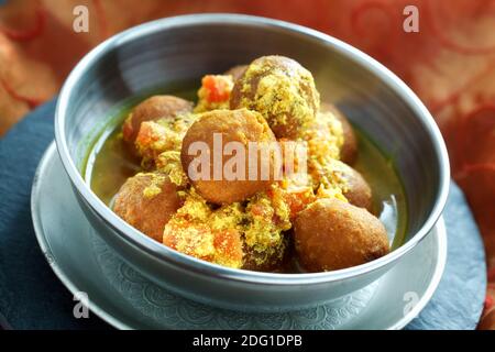 Boules de pois chiches avec sauce Banque D'Images